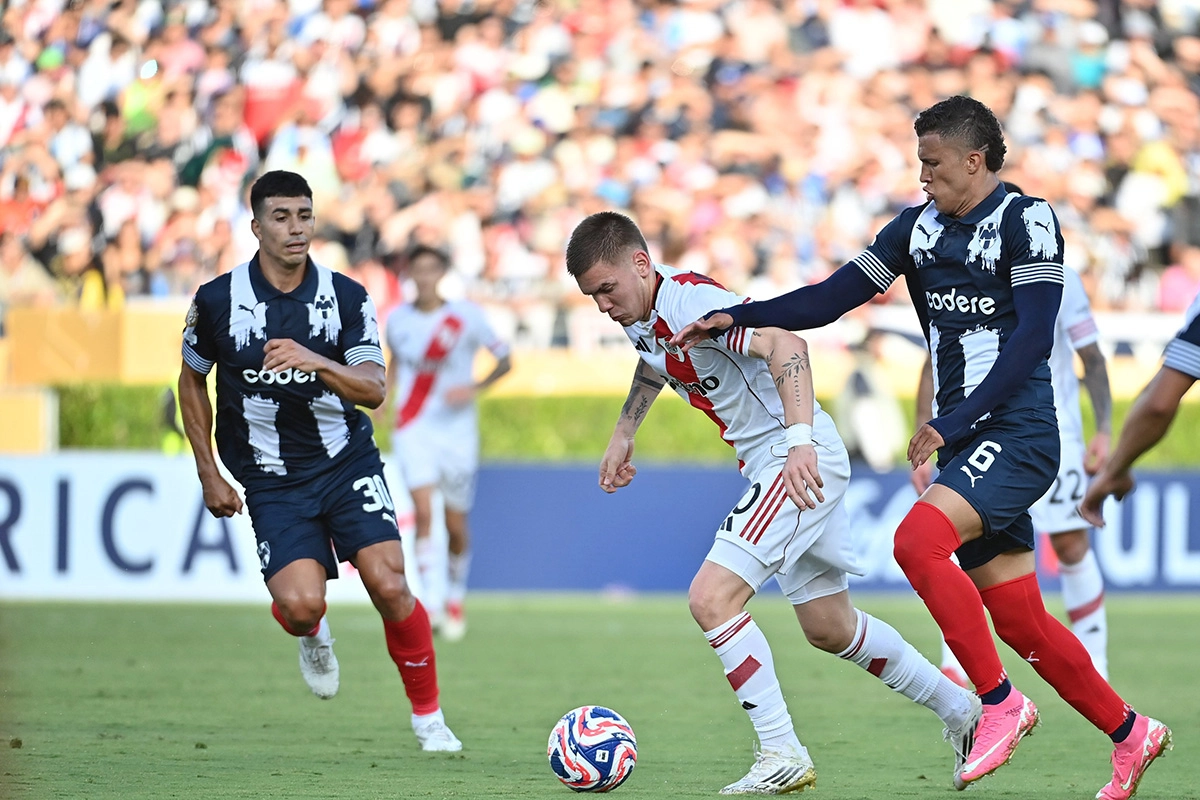 River no puede con Rayados. Foto: X oficial de River.