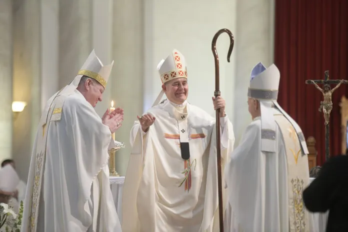 Raúl Martín asumió como arzobispo