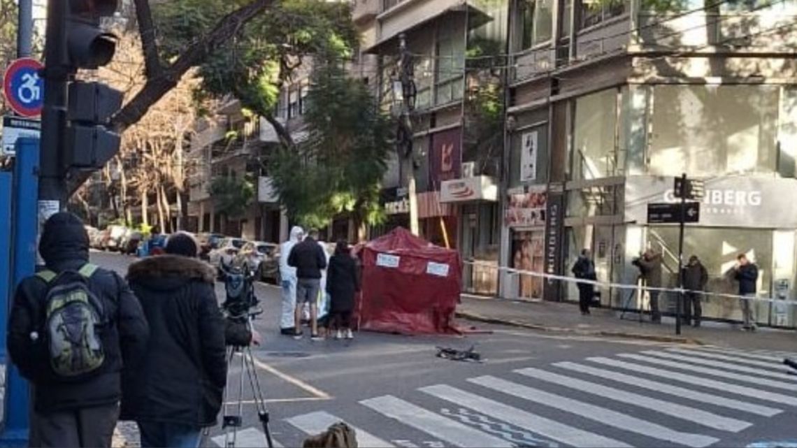 Detuvieron al conductor de la camioneta que, tras atropellar y matar a un ciclista en Palermo, se dio a la fuga
