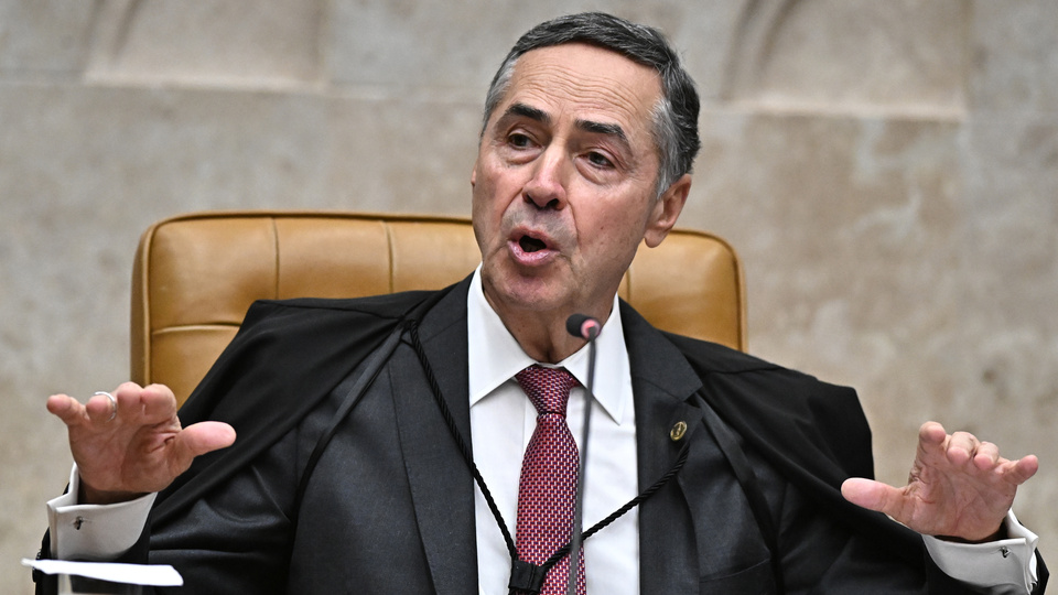 El juez Barroso responde a Trump: "En Brasil no hay persecución política, solo justicia basada en pruebas" | El presidente del máximo tribunal contestó a las acusaciones de "caza de brujas" contra Bolsonaro