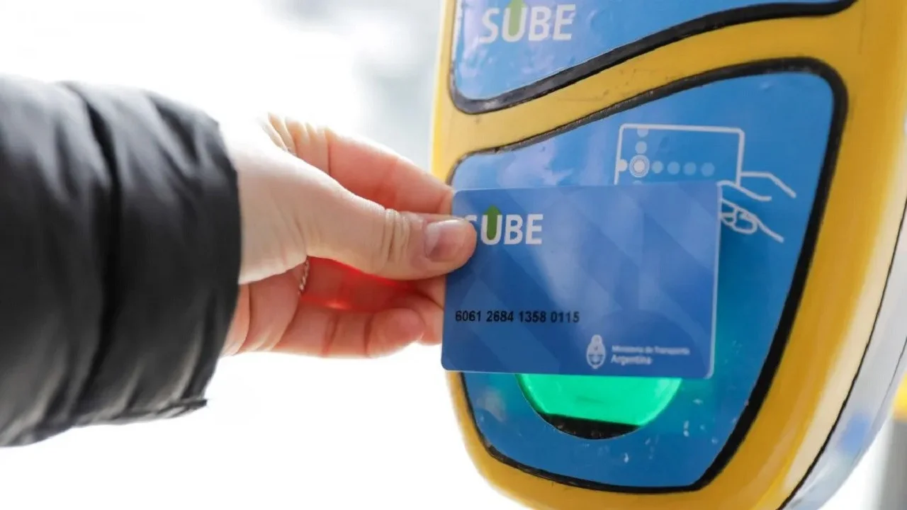 Jubilados: cómo hacer para viajar gratis en colectivo