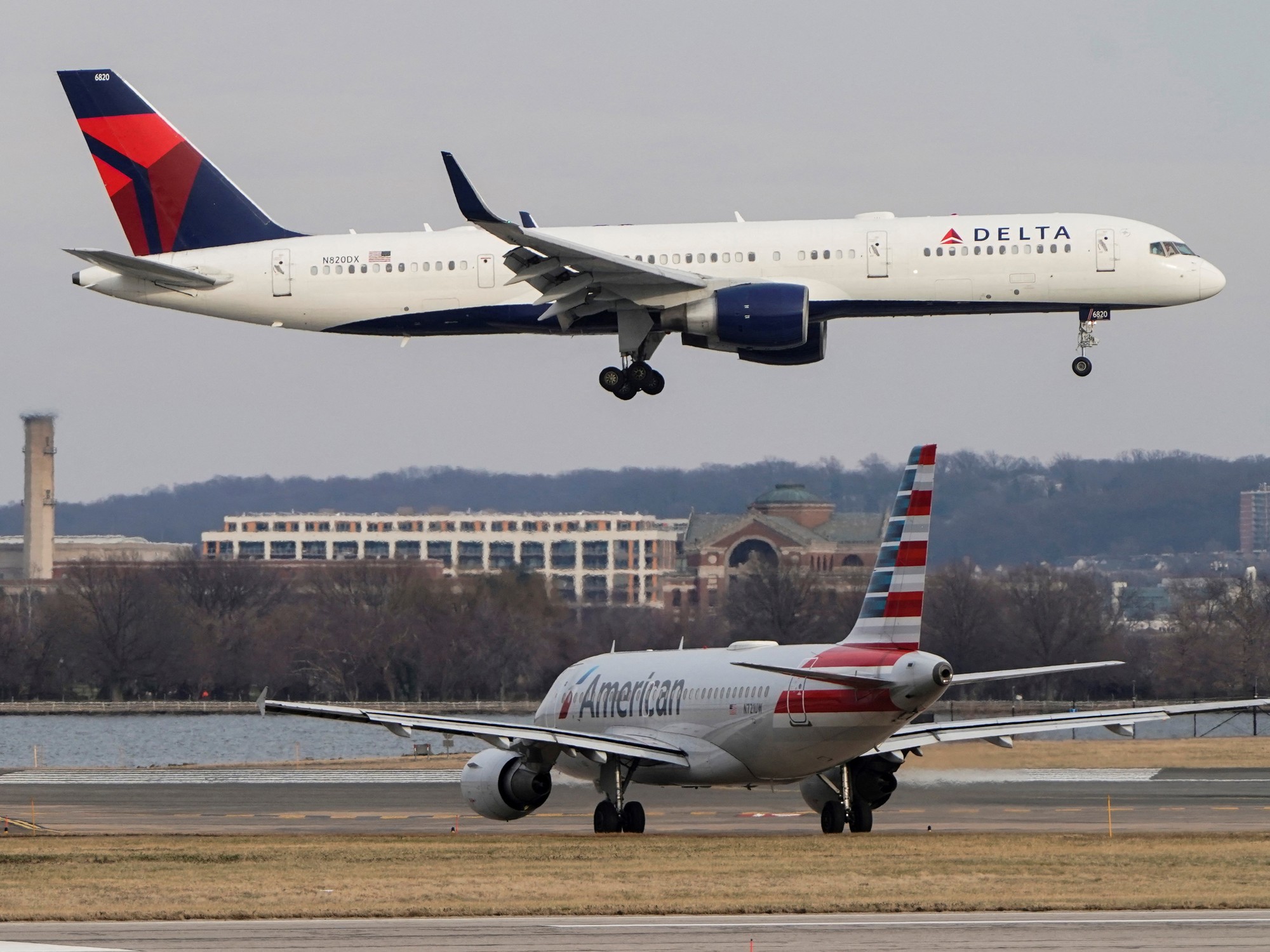 Un piloto de Delta Air Lines fue arrestado por agentes federales minutos después de aterrizar en San Francisco
