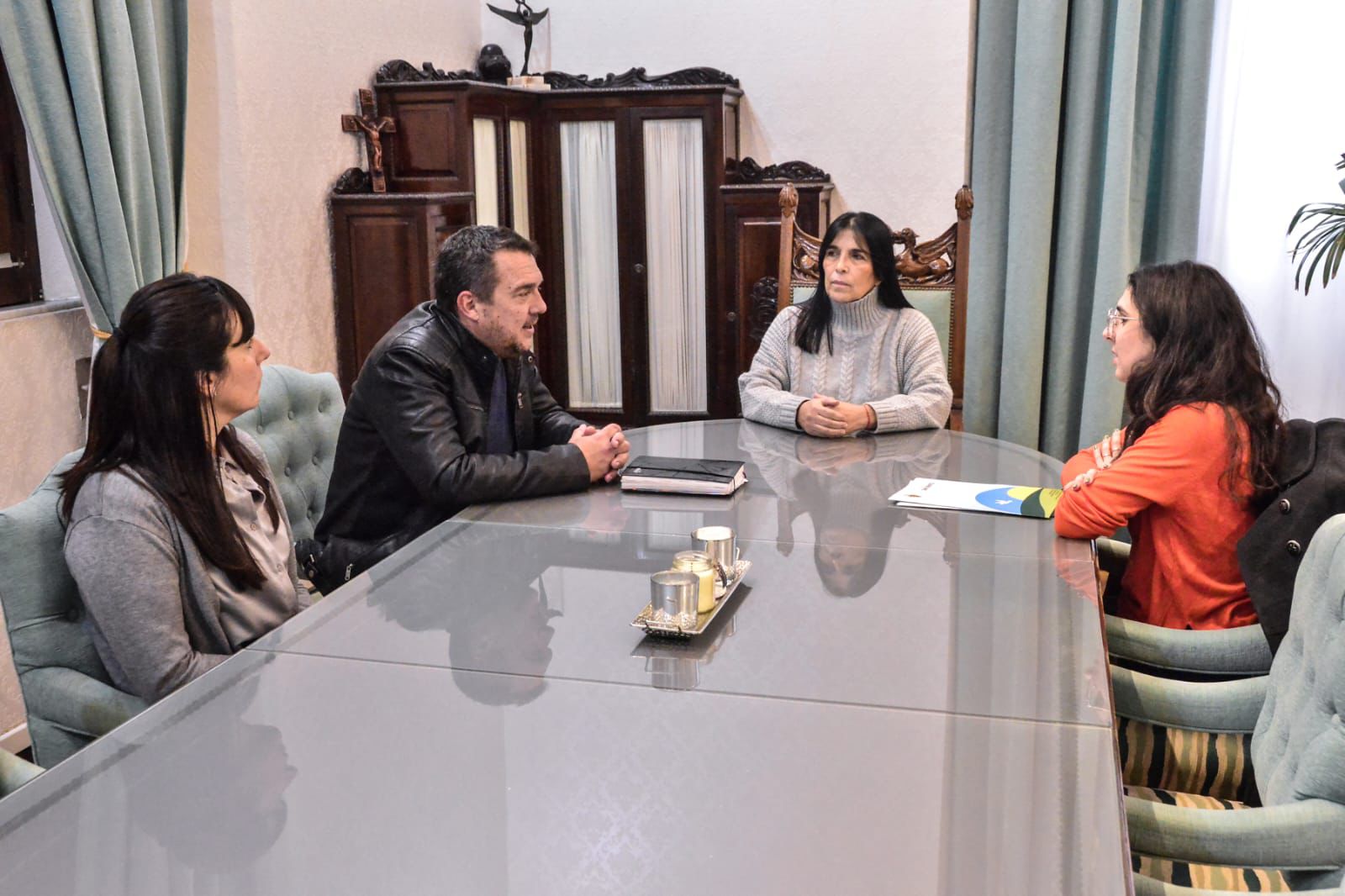 La vicegobernadora de Entre Ríos mantuvo reuniones con los jefes comunales Edgardo Müller y Ariel Voeffray.