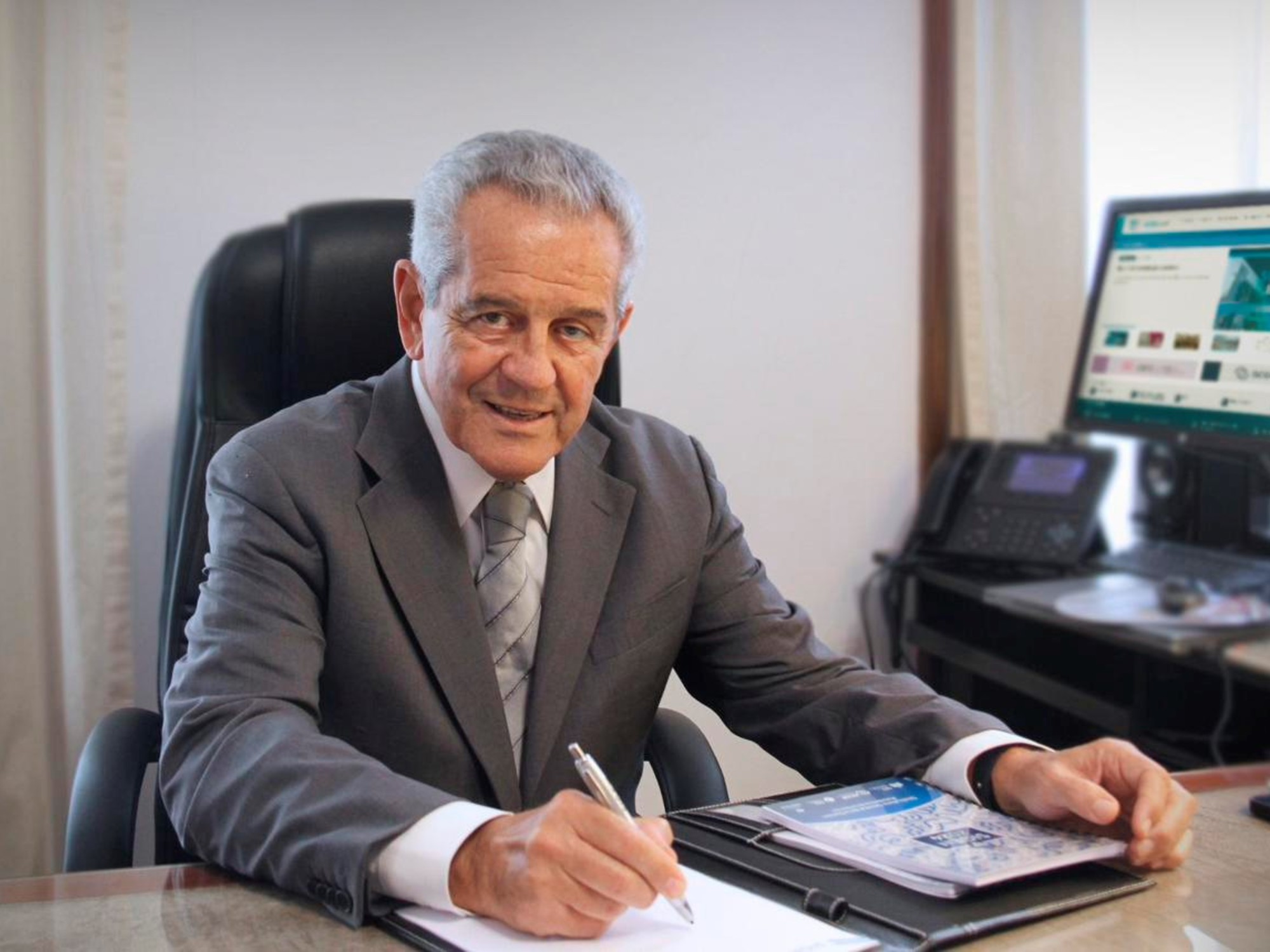 echaron al jefe de la Sindicatura General de la Nación
