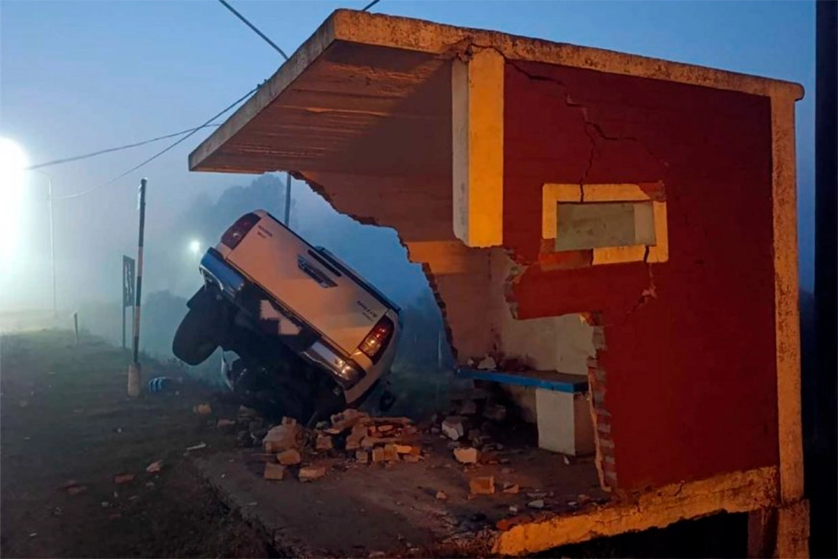 Se durmió al volante y chocó en Los Charrúas
