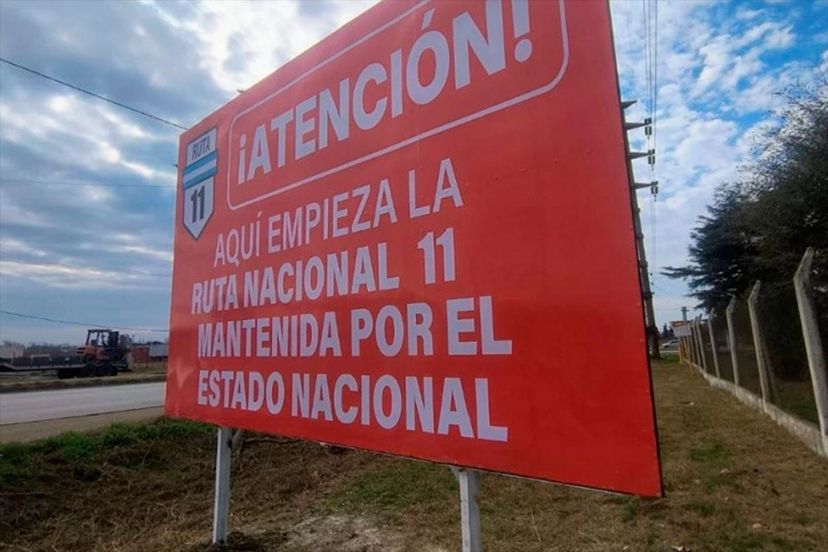Carteles rojos para denunciar el "olvido" nacional. Foto: (GPSF)
