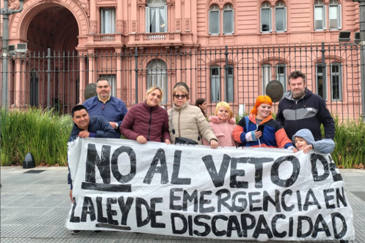 Objetivo cumplido: llegaron a Casa Rosada y entregaron petitorio