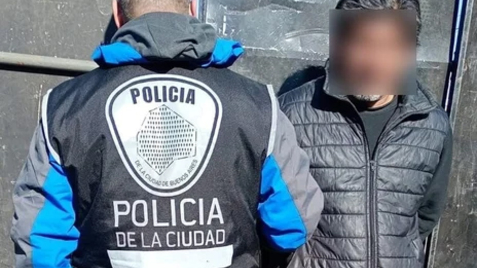 Estaba prófugo, fue a la cancha a ver a Barracas Central y cayó detenido | Tenía pedido de captura por un brutal crimen cometido en 2023