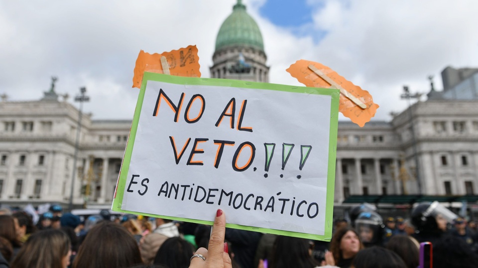 Patricia Bullrich desplegó un violento operativo en la marcha contra el veto a la emergencia en discapacidad | Ajuste sin fin
