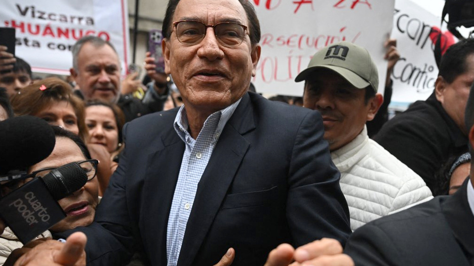Perú: trasladan sorpresivamente al expresidente Martín Vizcarra a una cárcel común | Llevaba 9 días detenido en la llamada "cárcel de los presidentes" por presunta corrupción