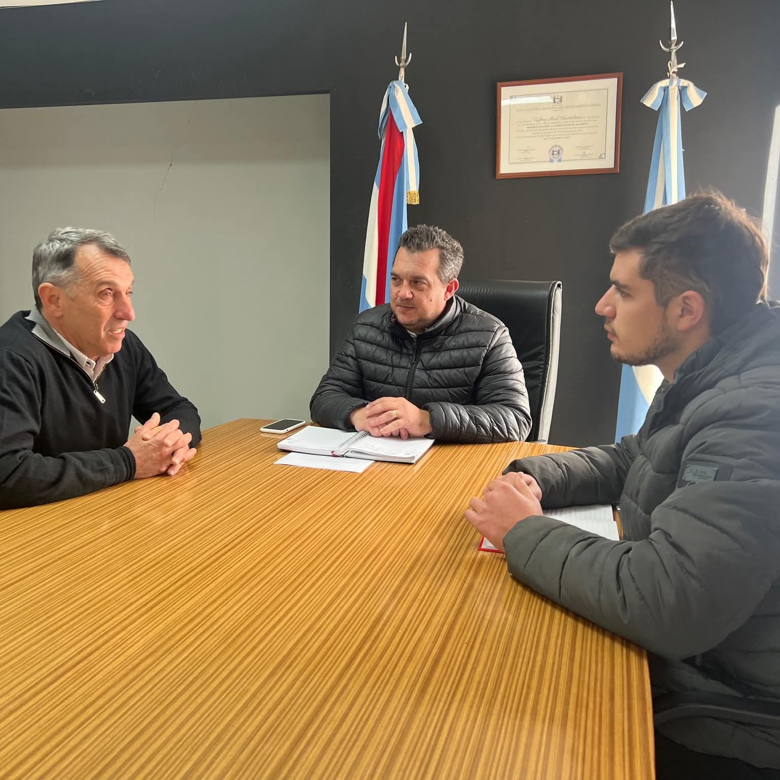 Intendente Ariel Voeffray y Aníbal Lanz impulsan el atletismo en San Benito