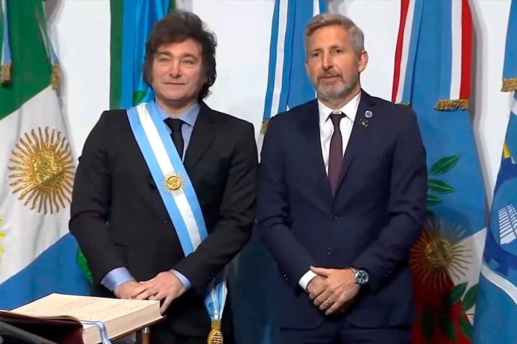 Rogelio Frigerio en anuncio político junto a dirigentes de distintos partidos
