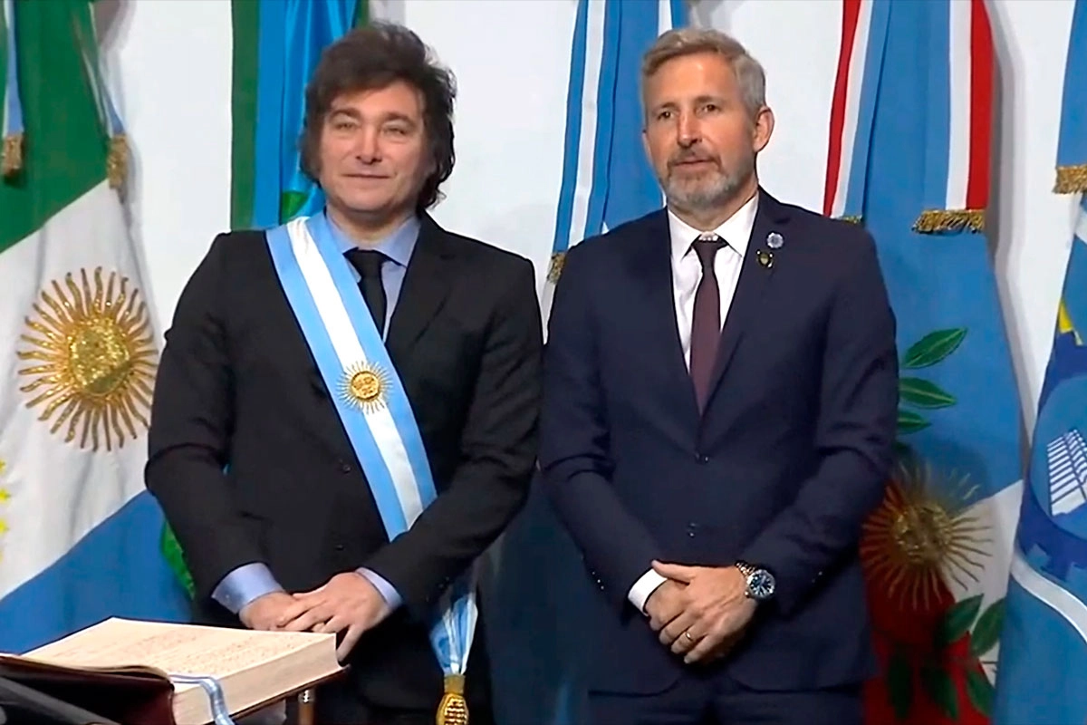 Rogelio Frigerio en anuncio político junto a dirigentes de distintos partidos