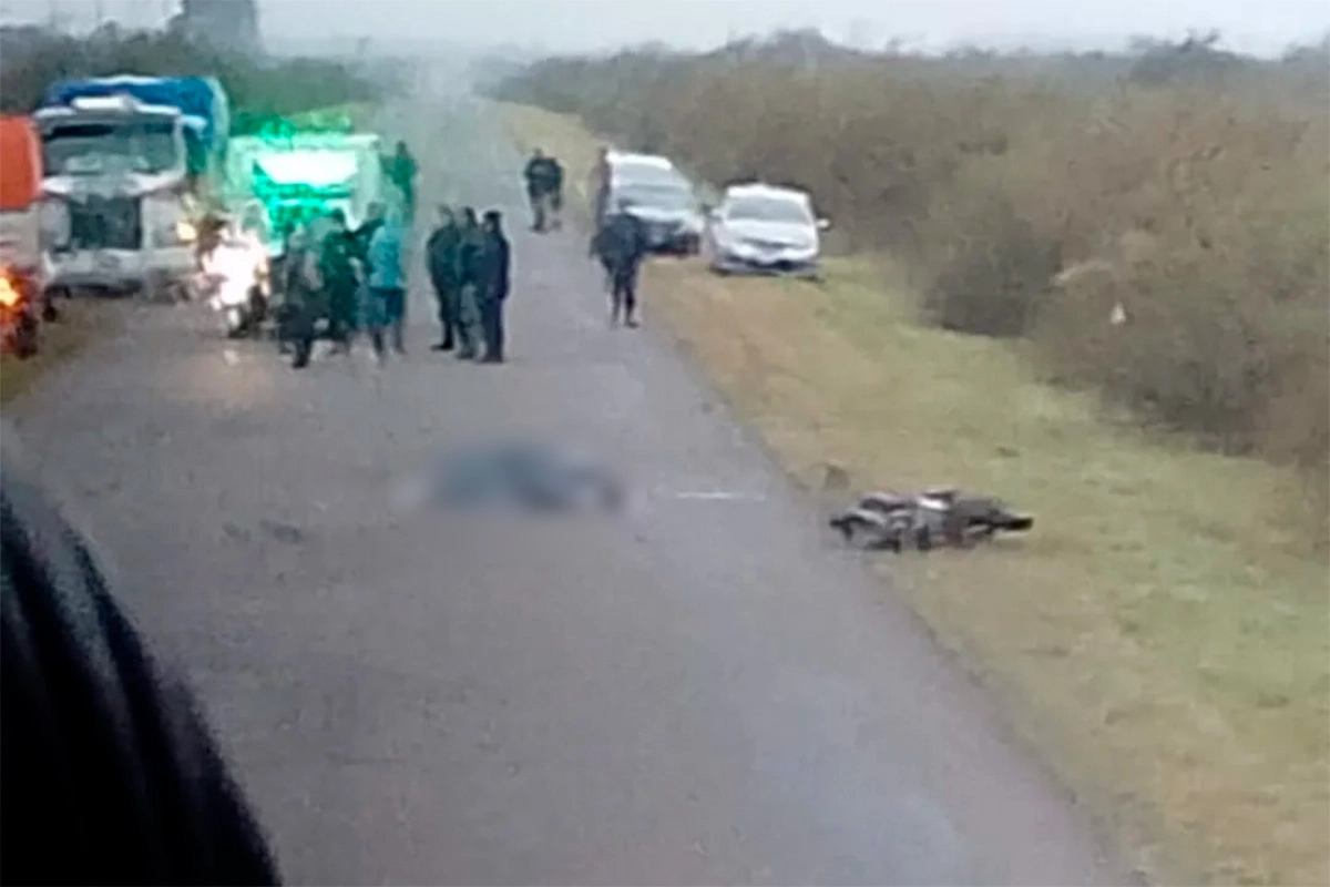 Motociclista murió tras ser embestido por un camión. Foto: Reporte 100.7