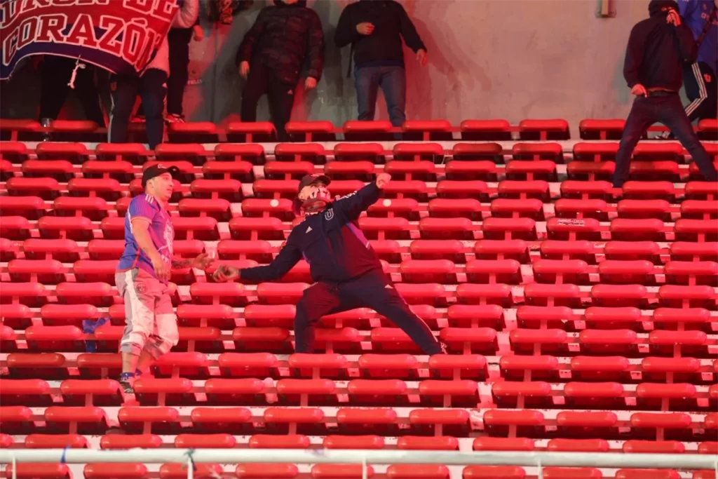 Graves incidentes en cancha de Independiente