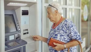 Bono para jubilados y pensionados sigue congelado