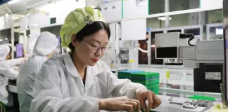 Según el periódico japonés Nikkei Asia, 87% de los proveedores de Apple tienen plantas de producción en China. Feng Shufeng/VCG vía Getty Images