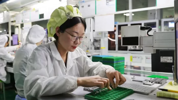 Según el periódico japonés Nikkei Asia, 87% de los proveedores de Apple tienen plantas de producción en China. Feng Shufeng/VCG vía Getty Images