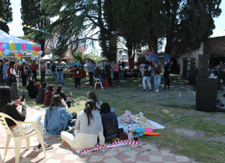 Adolescentes celebraron la primavera con juegos, música y arte en el Centro de Día de Paraná Adolescentes celebraron la primavera con juegos, música y arte en el Centro de Día de Paraná