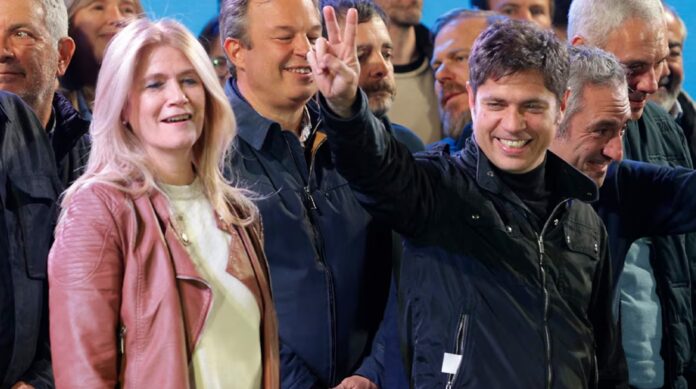 Axel Kicillof les agradeció a Sergio Massa y a Cristina Kirchner: “Fue una victoria aplastante”. Foto: NA