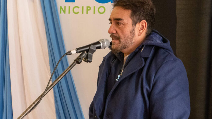 El intendente de La Paz manifestó su preocupación por la alumna armada y atrincherada en la escuela | 