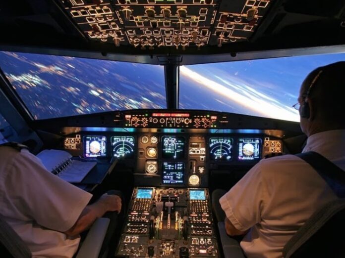 El piloto de un avión se enfermó en pleno vuelo y el viaje se demoró más de 8 horas