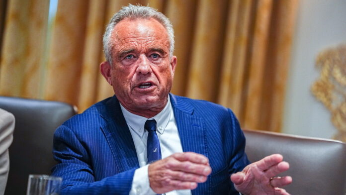 Ex jefes de la agencia de salud advierten que Kennedy pone 