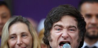 Javier Milei dijo que hay "espías que se disfrazan de periodistas" y el Gobierno ampliará la denuncia en la Justicia