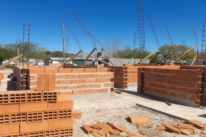 La provincia construye viviendas en Piedras Blancas. Foto: (GER)