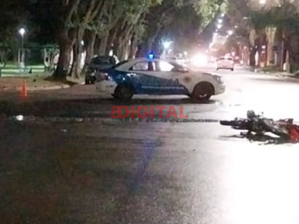 Dos jóvenes en grave estado tras un choque entre una moto y un auto