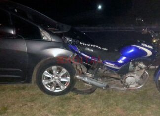 Un auto chocó a una moto y dejó dos heridos en Sauce Pinto. Foto: Bomberos Voluntarios de Paraná.