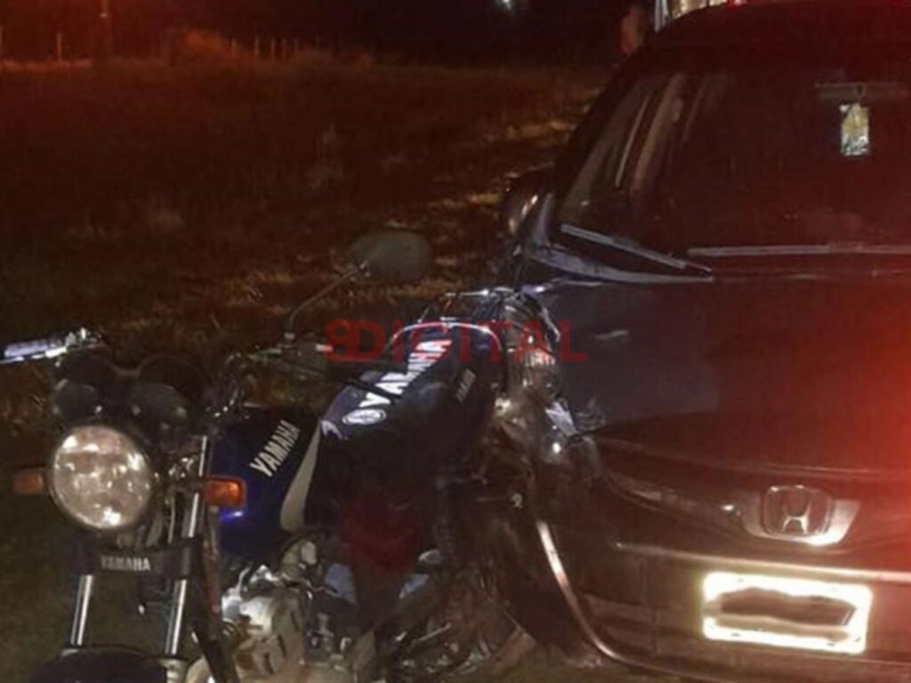 Un auto chocó a una moto y dejó dos heridos en Sauce Pinto. Foto: Bomberos Voluntarios de Paraná.