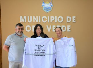 Entregaron indumentaria al personal de Tránsito de Oro Verde. Foto: Municipio de Oro Verde