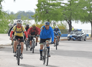 Ciclistas de Rosario reclaman un circuito seguro en el Hipódromo del Parque Independencia Ciclistas de Rosario reclaman un circuito seguro en el Hipódromo del Parque Independencia. Foto: Rosario Info