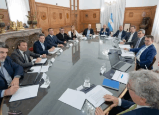El Gobierno activó el debate por la reforma tributaria en una nueva reunión del Consejo de Mayo