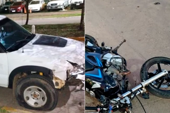 Dos motociclistas sin casco chocaron con una camioneta y están graves Dos motociclistas sin casco chocaron con una camioneta y están graves