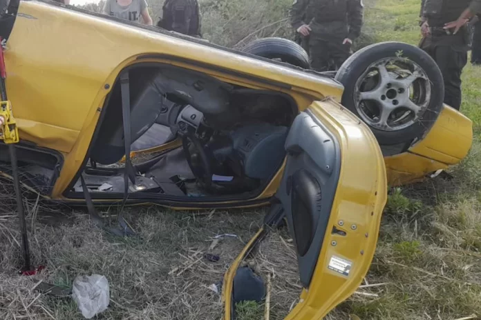 Un violento vuelco en la Ruta 168 de Paraná. Foto: Bomberos Voluntarios de Paraná. Un violento vuelco en la Ruta 168 de Paraná. Foto: Bomberos Voluntarios de Paraná.