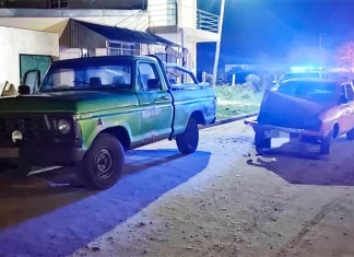 General Campos: un Renault 12 chocó contra una camioneta estacionada Renault 12 chocó contra una camioneta estacionada