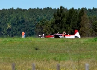 Avioneta realizó un aterrizaje de emergencia. Foto: El Libertador