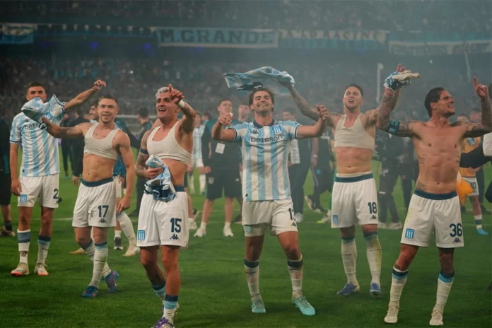 Los jugadores de Racing celebran el boleto a semifinales de la Copa Libertadores. Foto: Marcelo Carroll
