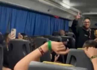 Imputaron a Baxtter Viajes por cánticos antisemitas y podría recibir una multa millonaria El Gobierno imputa a la empresa de viajes Baxtter