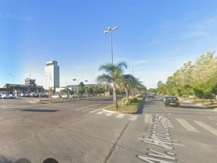 un hombre que amenazaba con suicidarse le quitó el arma y le disparó