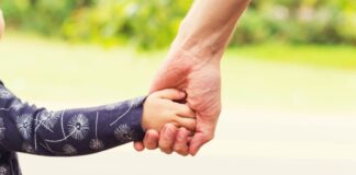 Un niño de 12 años busca una familia