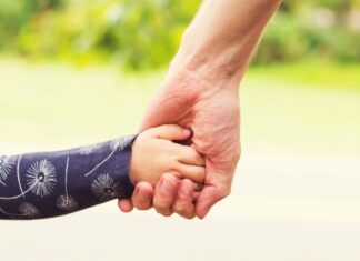Un niño de 12 años busca una familia