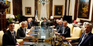 Milei y su equipo económico se reunió con Scott Bessent en Casa Rosada. Foto: Presidencia