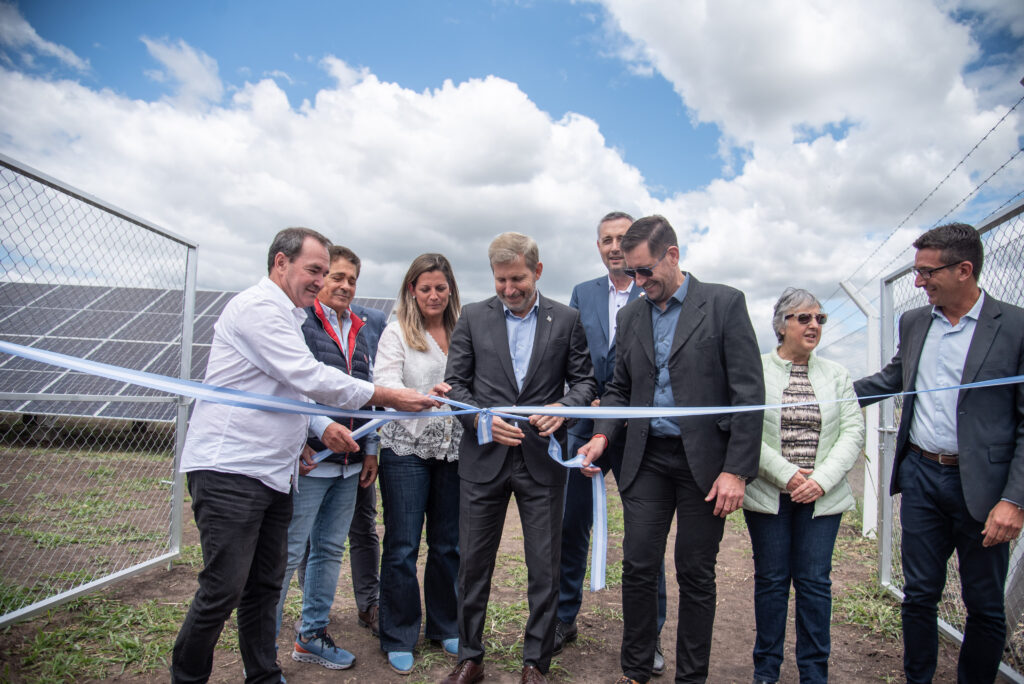 Frigerio inauguró un nuevo parque solar en el Autódromo de Paraná