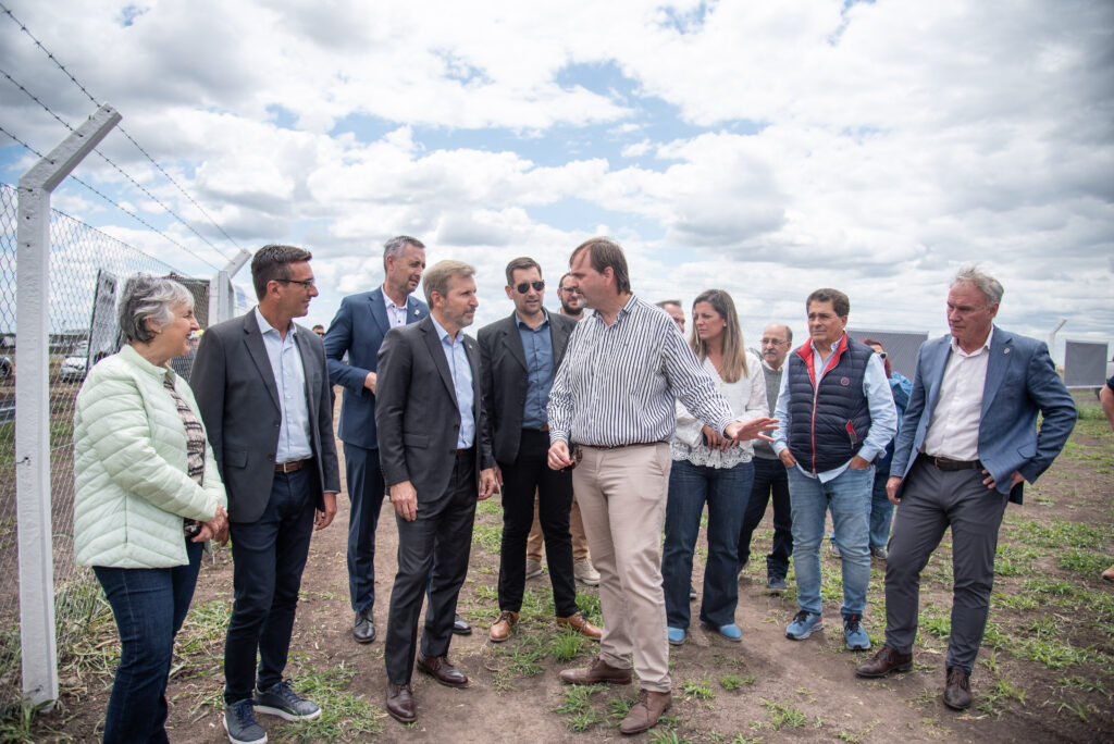 Frigerio inauguró un nuevo parque solar en el Autódromo de Paraná