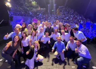 Javier Milei cerró su campaña en Rosario: “El domingo va a cambiar en serio la Argentina” Javier Milei cerró su campaña en Rosario. Foto: Prensa.