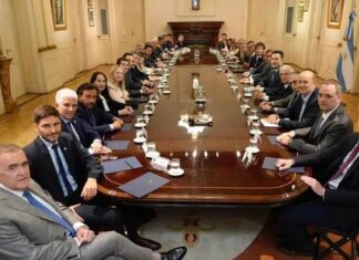 Javier Milei con los 20 gobernadores en la Casa Rosada. Foto: Archivo.