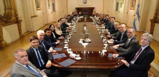 Javier Milei con los 20 gobernadores en la Casa Rosada. Foto: Archivo.